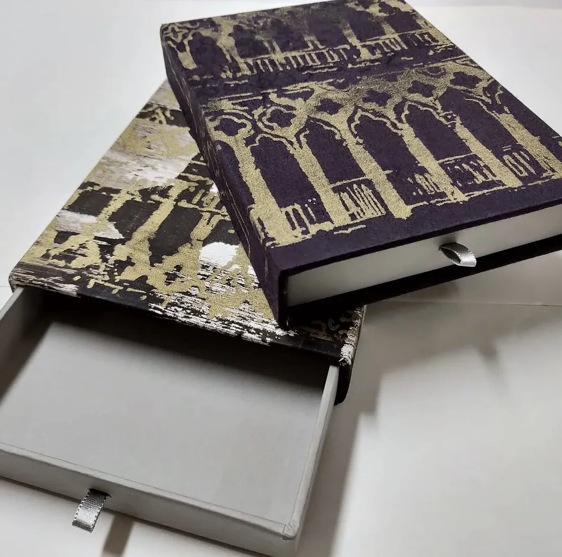 Decorative printed drawer packaging with ribbon pulls